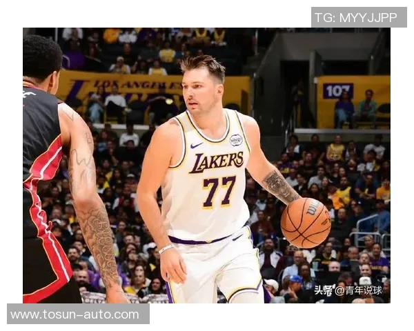 湖人队范德比尔特伤愈复出展现英雄联盟团队精神，湖人险胜马刺再添关键胜利