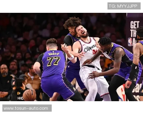 快船队惨败背后：乔治28分外线球员稳定发挥，祖巴茨篮板防守尚可，替补深度不足成致命短板